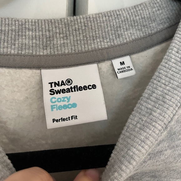 Aritzia TNA Perfect Fit Cropped Sweatshirt - Picture 2 of 4
